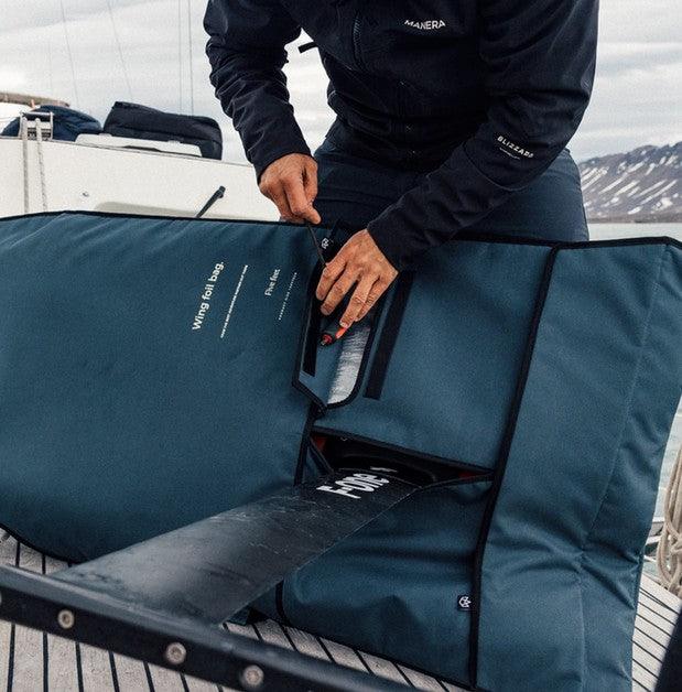 Load image into Gallery viewer, Manera Wing Day Bag pockets