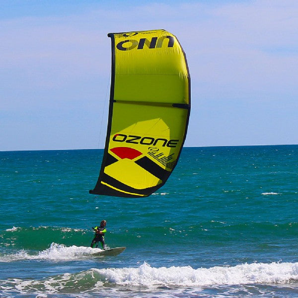 Load image into Gallery viewer, Ozone Uno V2 Inflatable Trainer Kite
