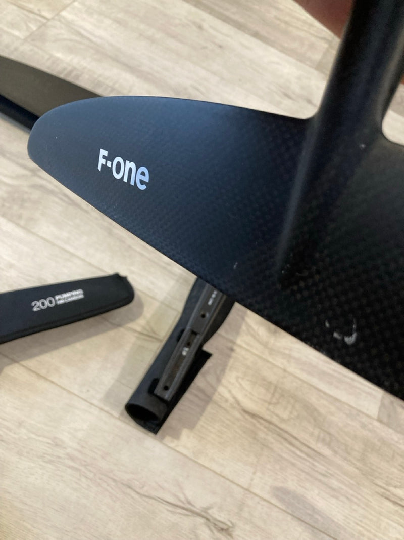 Load image into Gallery viewer, F-One Monobloc Carbon HM 200 XXS Stabilizers USED
