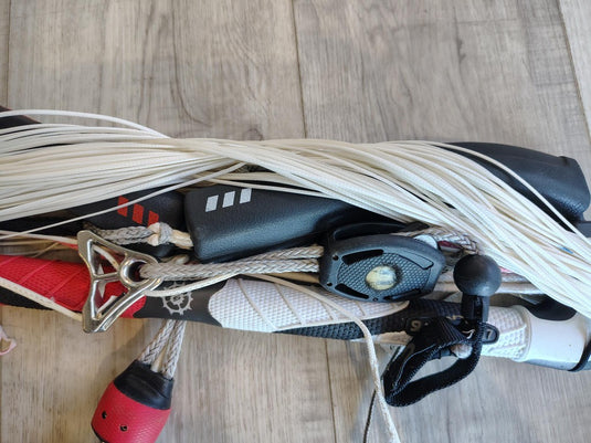 Green Hat Kiteboarding-2018 Slingshot Sentinel Compstick 17''-Close Up View of Safety Line