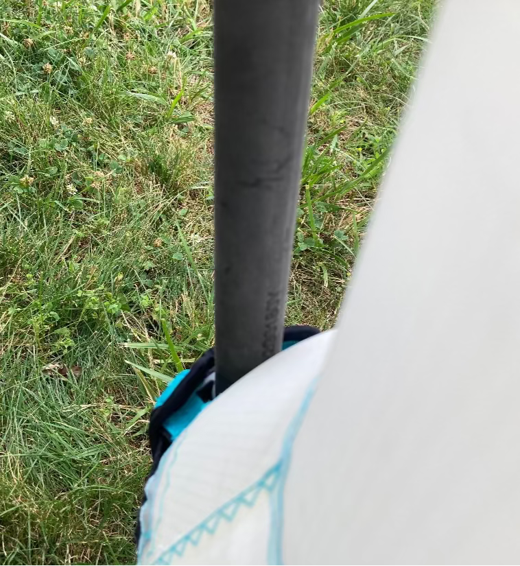 Load image into Gallery viewer, Green Hat Kiteboarding-2024 6m Duotone Slick Concept Blue-USED-Boom Close Up Near Trailing Edge
