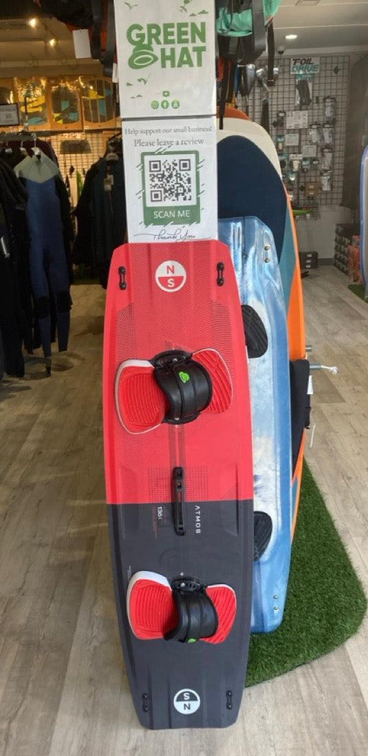 Green Hat Kiteboarding-2024_North_Atmos_Hybrid_Kiteboard_136cm_w_Bindings_USED-Top View