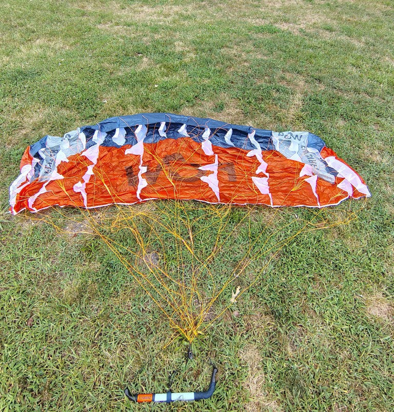 Load image into Gallery viewer, Green Hat Kiteboarding-2025 Flysurfer POW 4m USED-Bottom View With Bar

