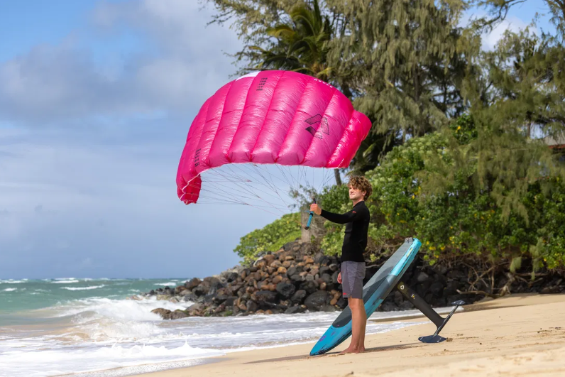Load image into Gallery viewer, Green Hat Kiteboarding-Duotone Stash Parawing-Live Shot-Man Holding Stash  Wing on the Beach
