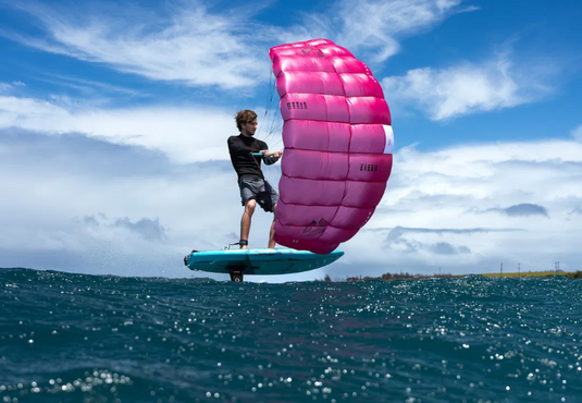 Green Hat Kiteboarding-Duotone Stash Parawing-Live Shot-ManParaewinging the Stash Parawing
