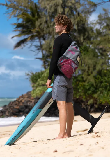Load image into Gallery viewer, Green Hat Kiteboarding-Duotone Stash Parawing-Live Shot-Man Wearing the Stash Stow Bag with Parawing inside
