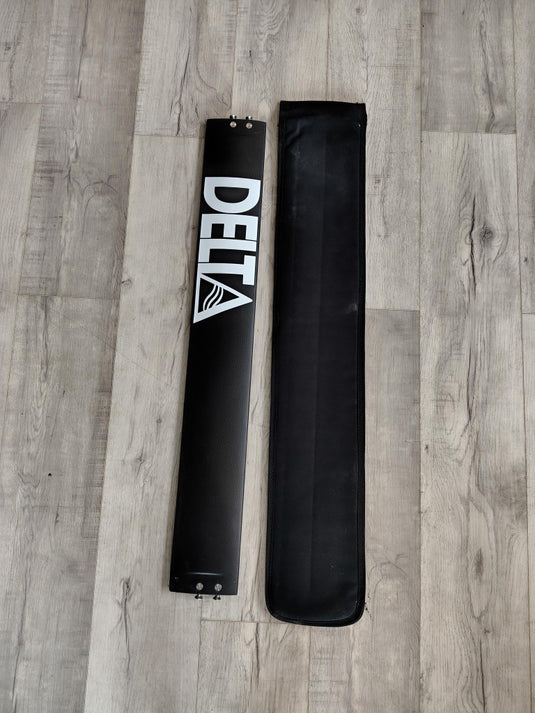 Green Hat Kiteboarding-Delta M-Frame 81cm Carbon Mast BLEM-Top Left View of the Mast with Cover