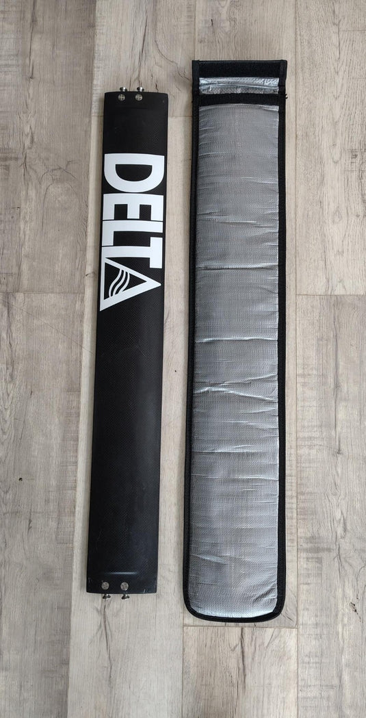Green Hat Kiteboarding-Delta M-Frame 81cm Carbon Mast BLEM-Top Right View of the Mast with Cover