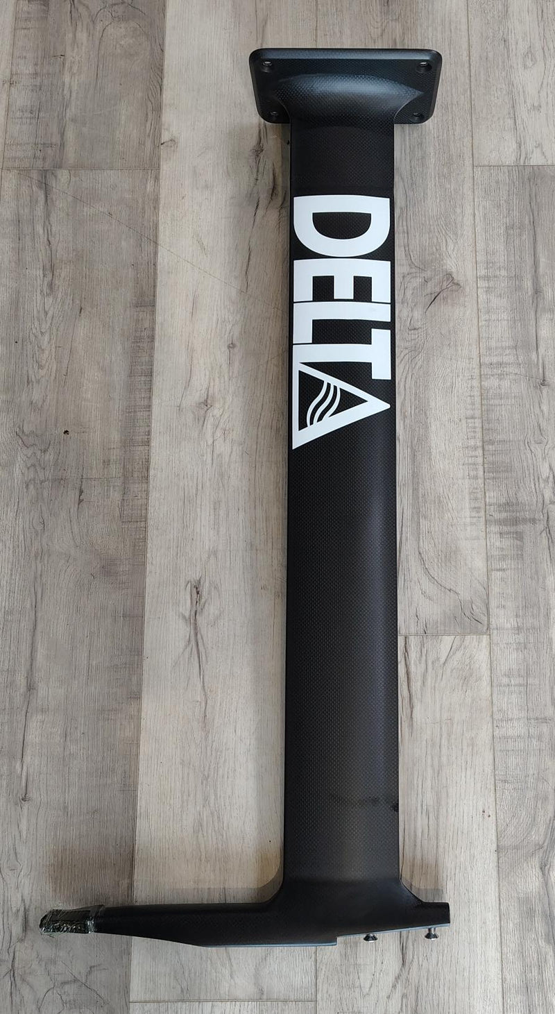 Load image into Gallery viewer, Green Hat Kiteboarding-Delta R-Frame Carbon Mast BLEM (1)-View of Left Side of the Mast
