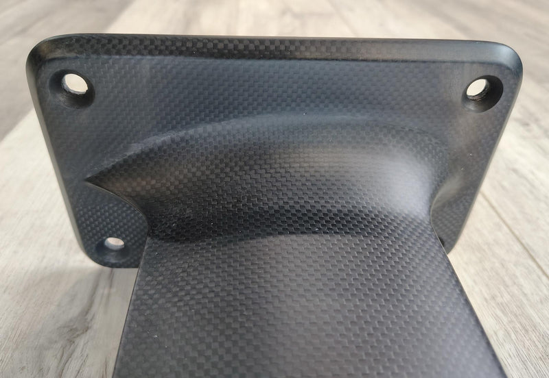 Load image into Gallery viewer, Green Hat Kiteboarding-Delta R-Frame Carbon Mast BLEM (1)-Close Up View of Right Side of Mast Top Plate
