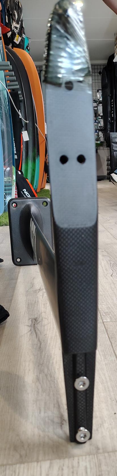 Green Hat Kiteboarding-Delta R-Frame Carbon Mast BLEM (1)-Close Up View of Bottom of Fuselage