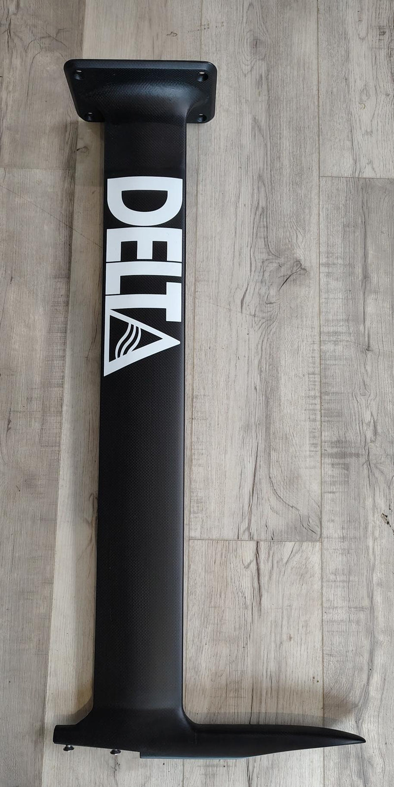 Load image into Gallery viewer, Green Hat Kiteboarding-Delta R-Frame BLEM (3)- Right View of Mast 
