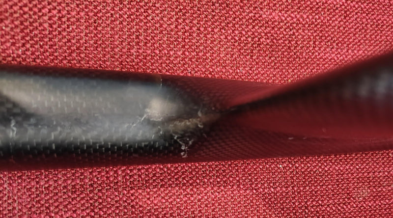Load image into Gallery viewer, Green Hat Kiteboarding-Delta R-Frame BLEM (3)- Close Up View of Right Side Scratches on Fuse/Mast junction
