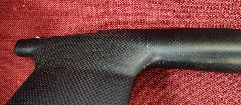 Load image into Gallery viewer, Green Hat Kiteboarding-Delta R-Frame BLEM (3)- Close Up View of Left Side Scratches on Fuse/Mast junction

