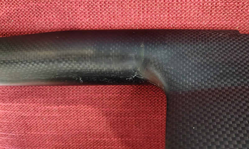 Load image into Gallery viewer, Green Hat Kiteboarding-Delta R-Frame BLEM (3)- Close Up View of Right Side Scratches on Fuse/Mast junction
