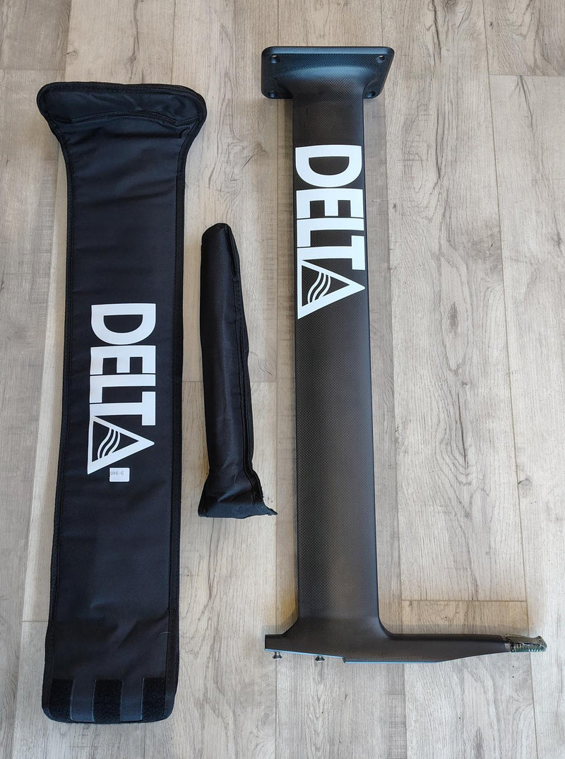 Load image into Gallery viewer, Green Hat Kiteboarding-Delta R-Frame Carbon Mast BLEM(5)-Left View with Covers
