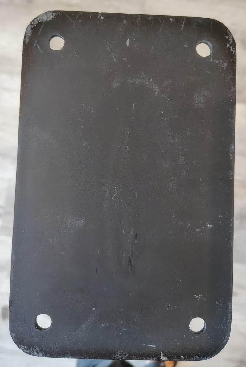Load image into Gallery viewer, Green Hat Kiteboarding-Delta R-Frame Carbon Mast BLEM(5)-Close Up View of Scratches on bottom of Top Plate
