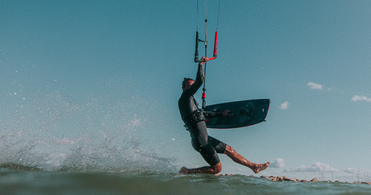 Green Hat Kiteboarding-F-One ATOM Control Bar-Action Shot-Man Kiteboarding on an ATOM Bar
