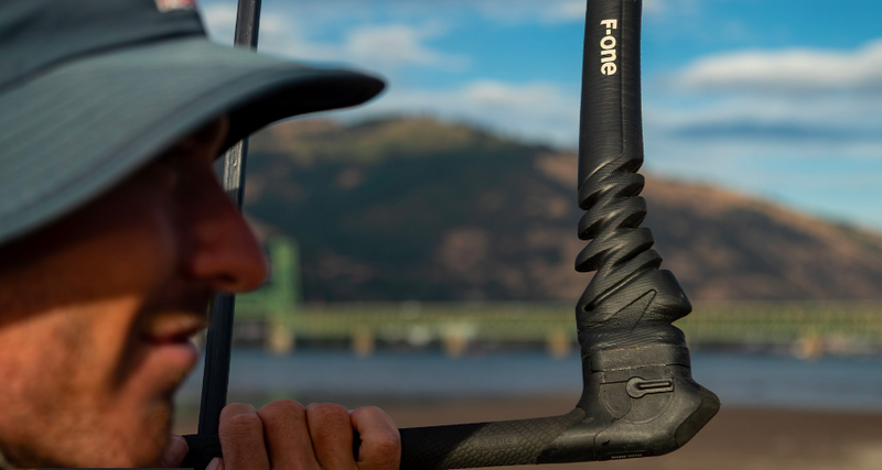 Load image into Gallery viewer, Green Hat Kiteboarding-F-One ATOM Control Bar-Live Shot-Man Wearing a Bucket Hat Holding his F-One ATOM Bar
