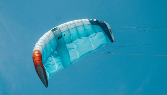 Green Hat Kiteboarding-Flysurfer Hybrid² Foil Kite-Ceramic-Live Shot-Kite in the Sky-Bottom View