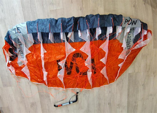 Green at Kiteboarding-Flysurfer POW2.5m USED-Inside View of Parawing with Bar
