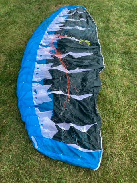 Green Hat Kiteboarding- Flysurfer Peak 4 5m-Inside View of Kite on the Grass
