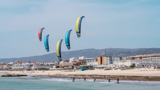 Green Hat Kiteboarding-Flysurfer SONIC5 Kite-People Kiteboarding with all Kite colors in Front of a City