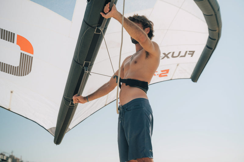 Load image into Gallery viewer, Green Hat Kiteboarding-Ozone Adjustable &amp; Durable Bungee Harness Line-Live Shot-Man Flying an Ozone Wing with the Bungee Harness Line
