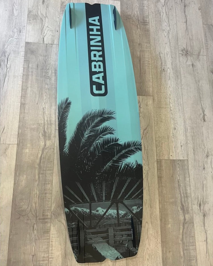 Load image into Gallery viewer, 2023 Cabrinha 03S Ace Hybrid 138cm Kiteboard Complete with Bindings USED
