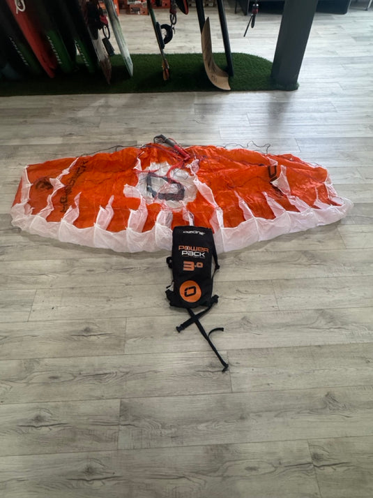 Parawing and bag.