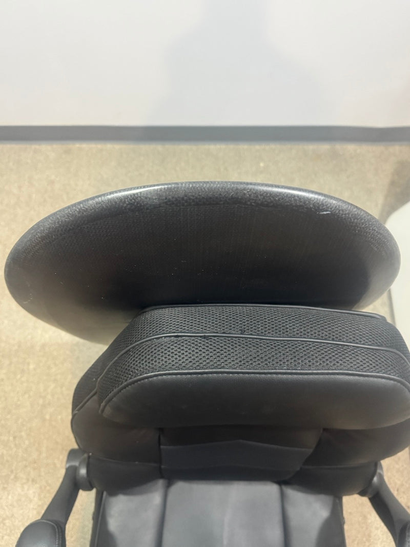 Load image into Gallery viewer, Nose with small scratch
