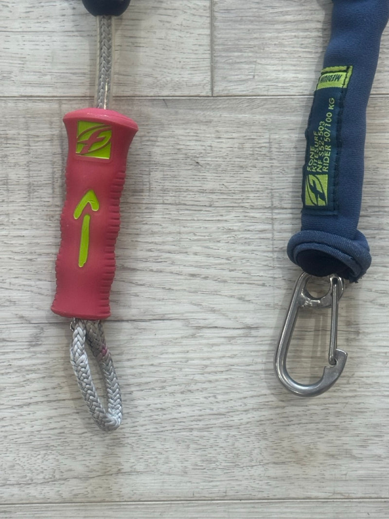 Load image into Gallery viewer, Leash carabiner and quick release
