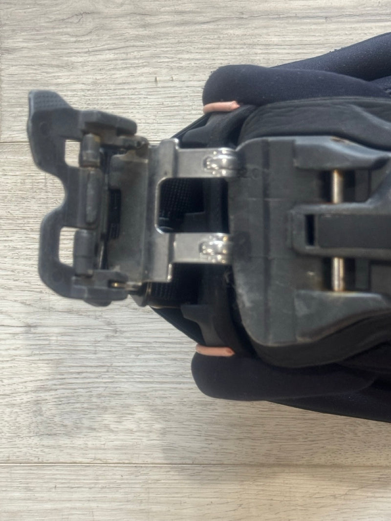 Load image into Gallery viewer, Spreader bar closure system
