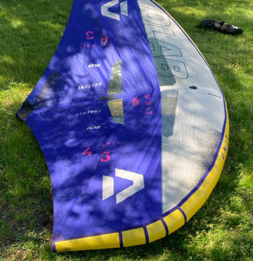 Load image into Gallery viewer, Green Hat Kiteboarding-2025 Duotone UNIT DLAB 4.5m USED-Top Right Wing Tip View
