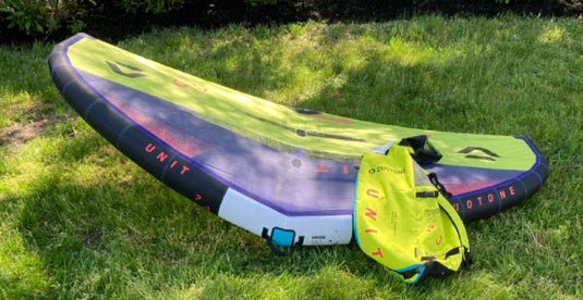 Green Hat Kiteboarding-2025 Duotone UNIT DLAB 3m USED-Leading Edge Top View with Bag