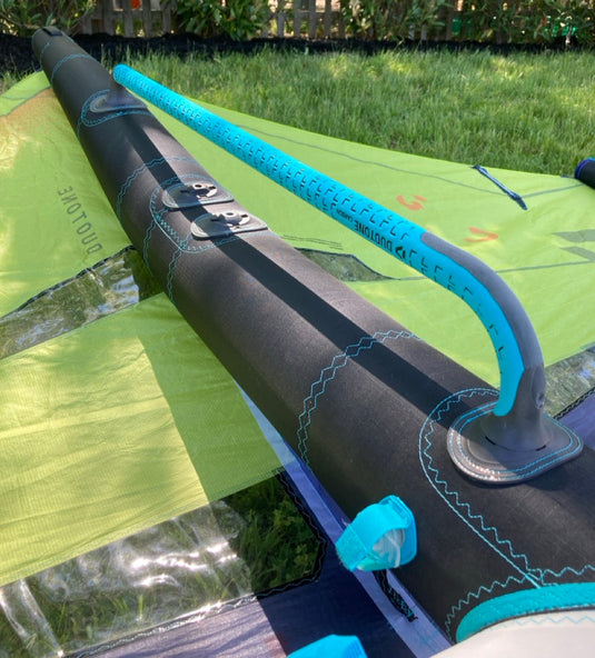 Green Hat Kiteboarding-2025 Duotone UNIT DLAB 3m USED-Boom and Valve Close Up View