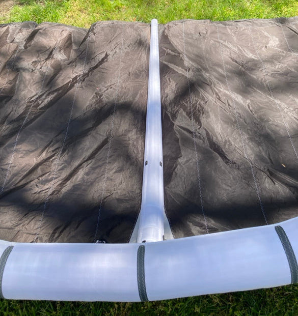 Load image into Gallery viewer, Green Hat Kiteboarding-2024 Cabrinha Moto X APEX Kite 12M USED-Inside Center Strut
