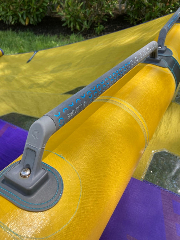 Load image into Gallery viewer, Green Hat Kiteboarding-2024 Duotone Unit D/LAB 5m Wing USED-Boom Handles Close Up View
