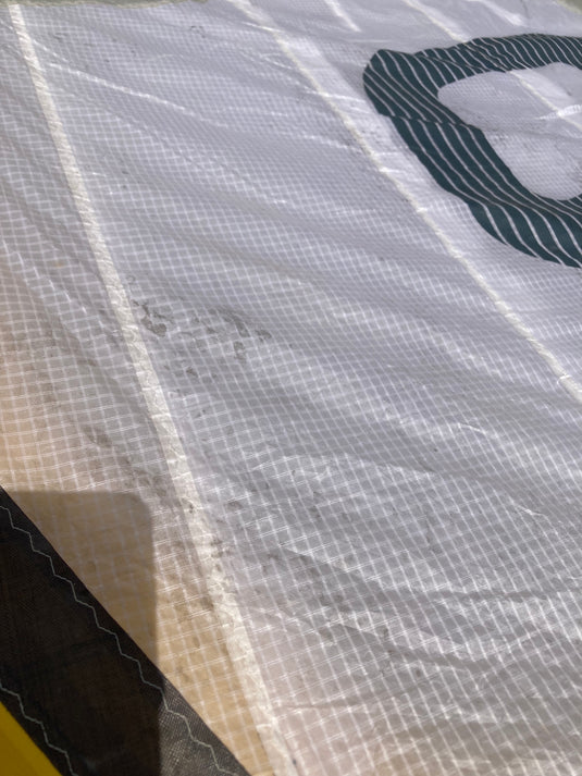 Minor staining on upper canopy