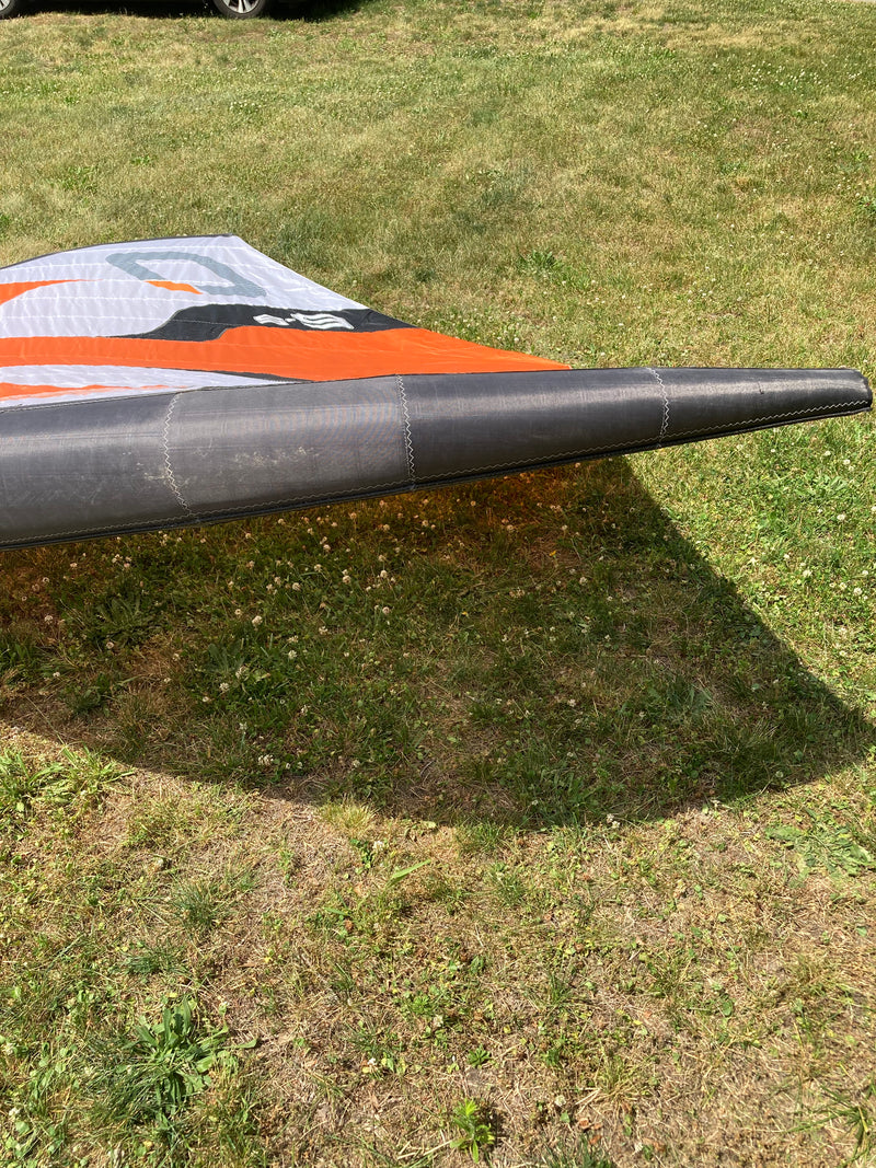 Load image into Gallery viewer, Right side wing tip topside
