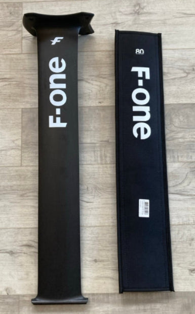 Load image into Gallery viewer, Green Hat Kiteboarding-F-One 80cm Carbon Mast USED-Right Profile View With Cover
