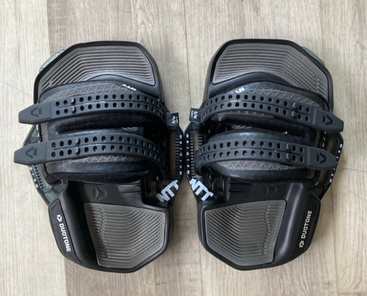 Green Hat Kiteboarding-Duotone Entity Black Edition Binding USED-Top View of the Two Bindings