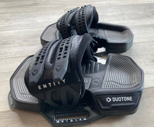 Green Hat Kiteboarding-Duotone Entity Black Edition Binding USED-Profile View of the Two Bindings