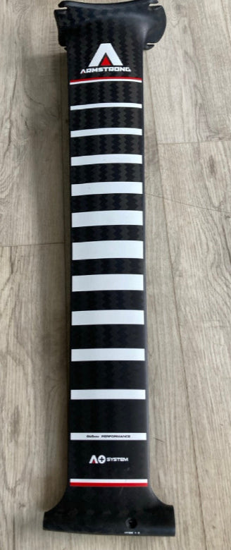 Load image into Gallery viewer, Green Hat Kiteboarding-Armstrong HA 880 Complete Foil Kit-Right View of Carbon Mast With Cover
