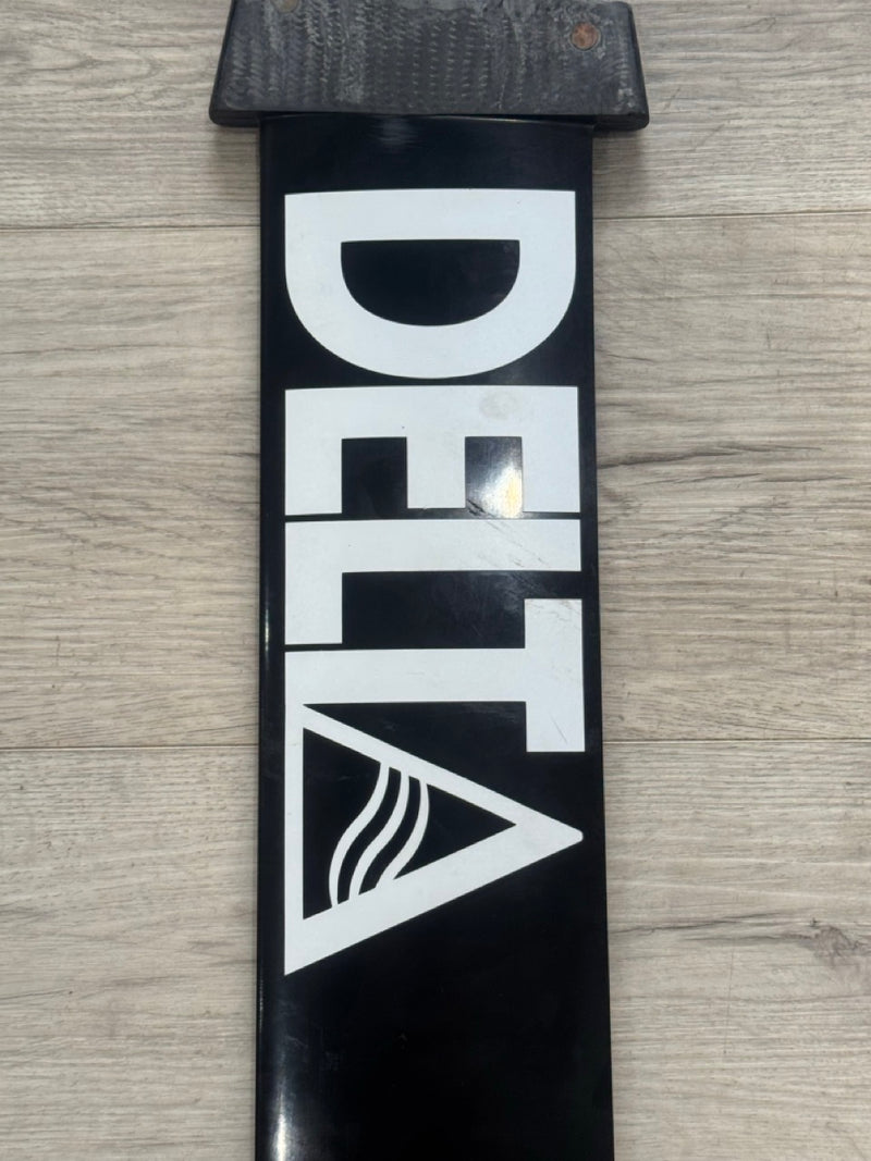 Load image into Gallery viewer, Delta Carbon 61cm Tuttle mast and 61cm Carbon Fuselage Combo USED
