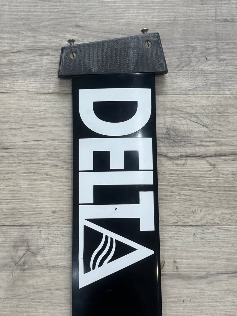 Load image into Gallery viewer, Delta Carbon 61cm Tuttle mast and 61cm Carbon Fuselage Combo USED

