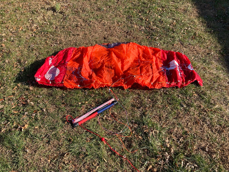 Load image into Gallery viewer, HQ4 Hydra 300 3m Trainer Kite USED
