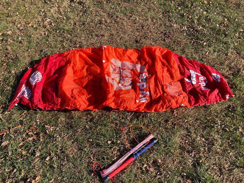 Load image into Gallery viewer, HQ4 Hydra 300 3m Trainer Kite USED
