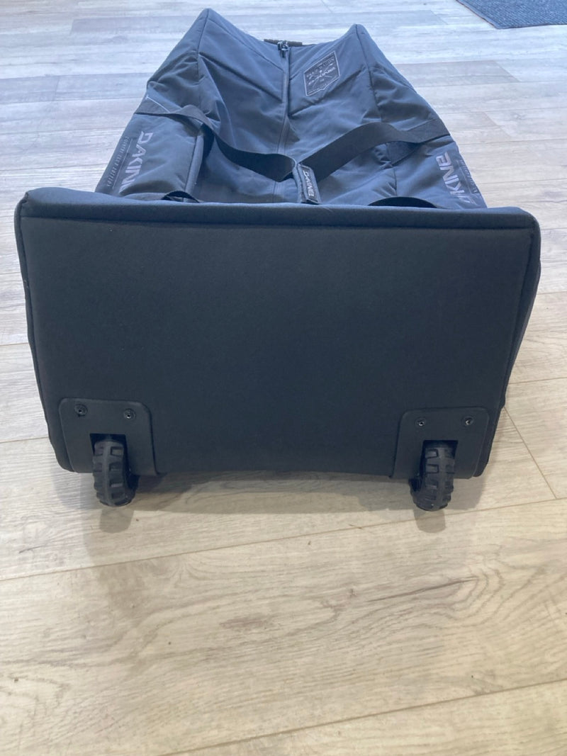 Load image into Gallery viewer, Kiteboarding travel bag base
