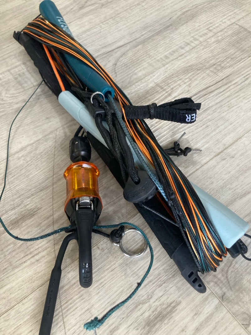 Load image into Gallery viewer, Flysurfer Infinity XX Control Bar USED
